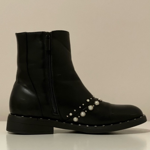 Faux leather boots with pearls - Picture 10 of 10